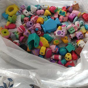 Shopkins figures